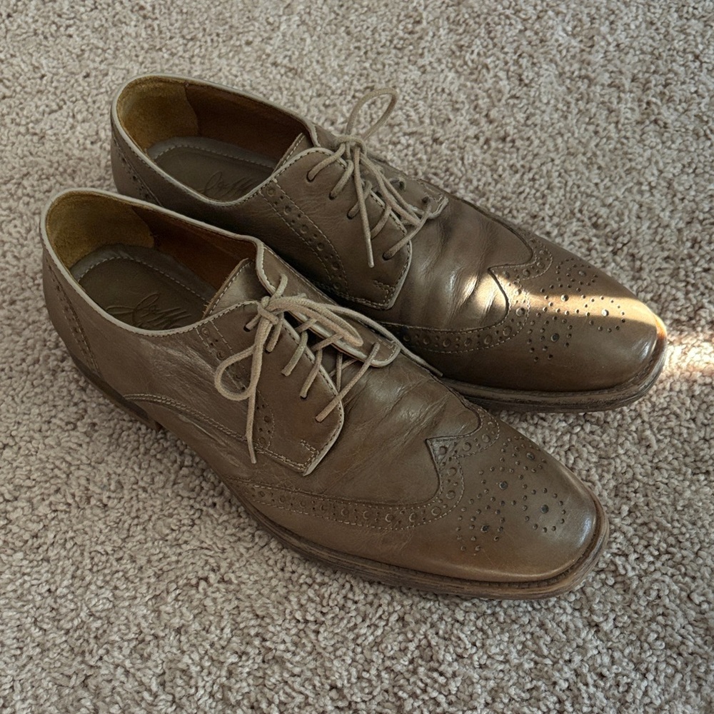 Elegant Tan Men's Oxfords